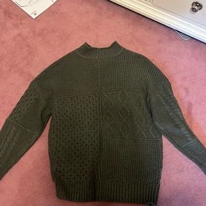 Forest green moc neck sweater from American eagle. Size: m